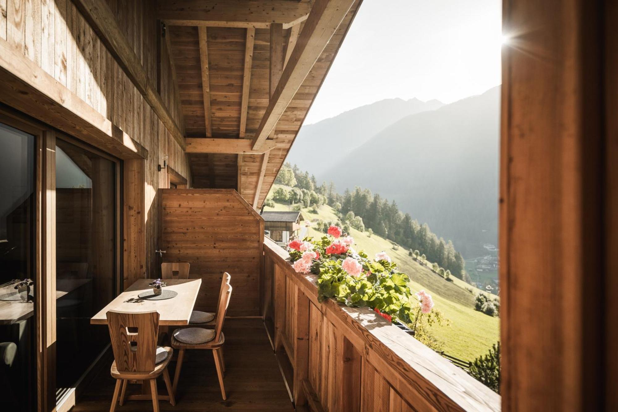 Enzianhof - Nature Apartments Ahrntal Bagian luar foto