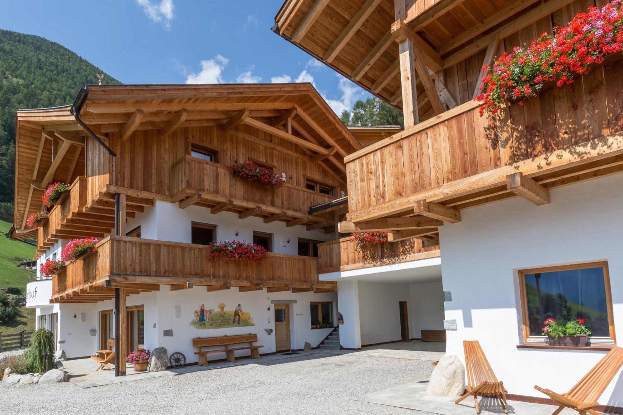 Enzianhof - Nature Apartments Ahrntal Bagian luar foto