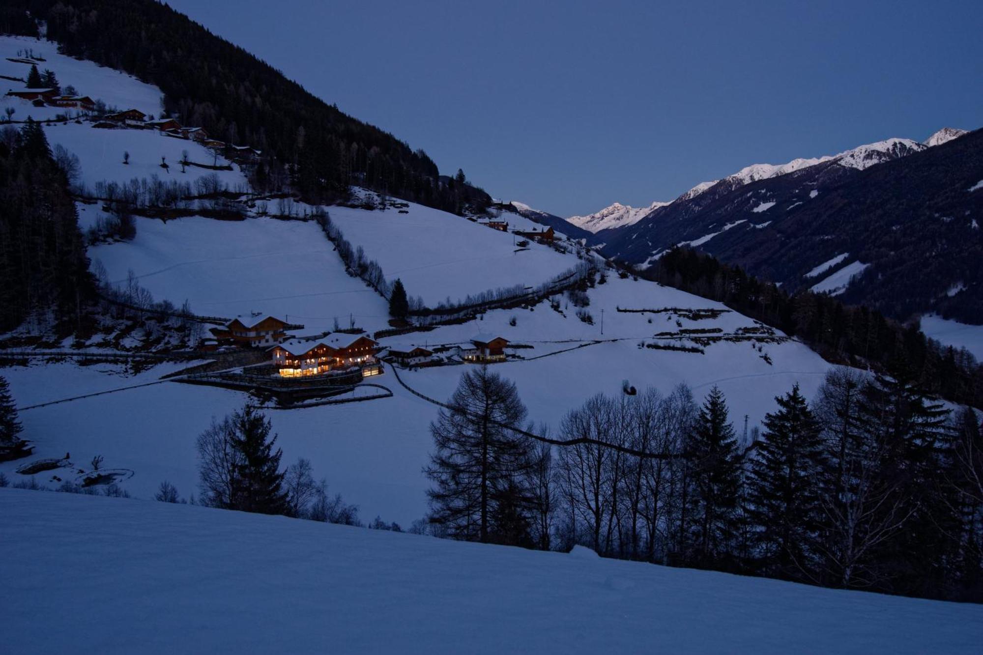 Enzianhof - Nature Apartments Ahrntal Bagian luar foto