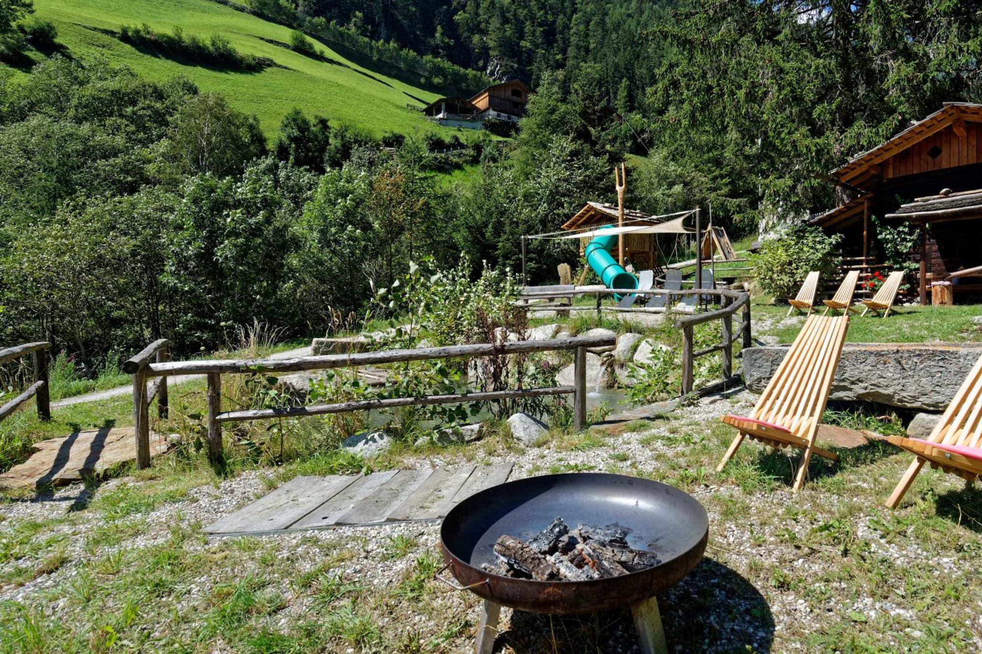 Enzianhof - Nature Apartments Ahrntal Bagian luar foto