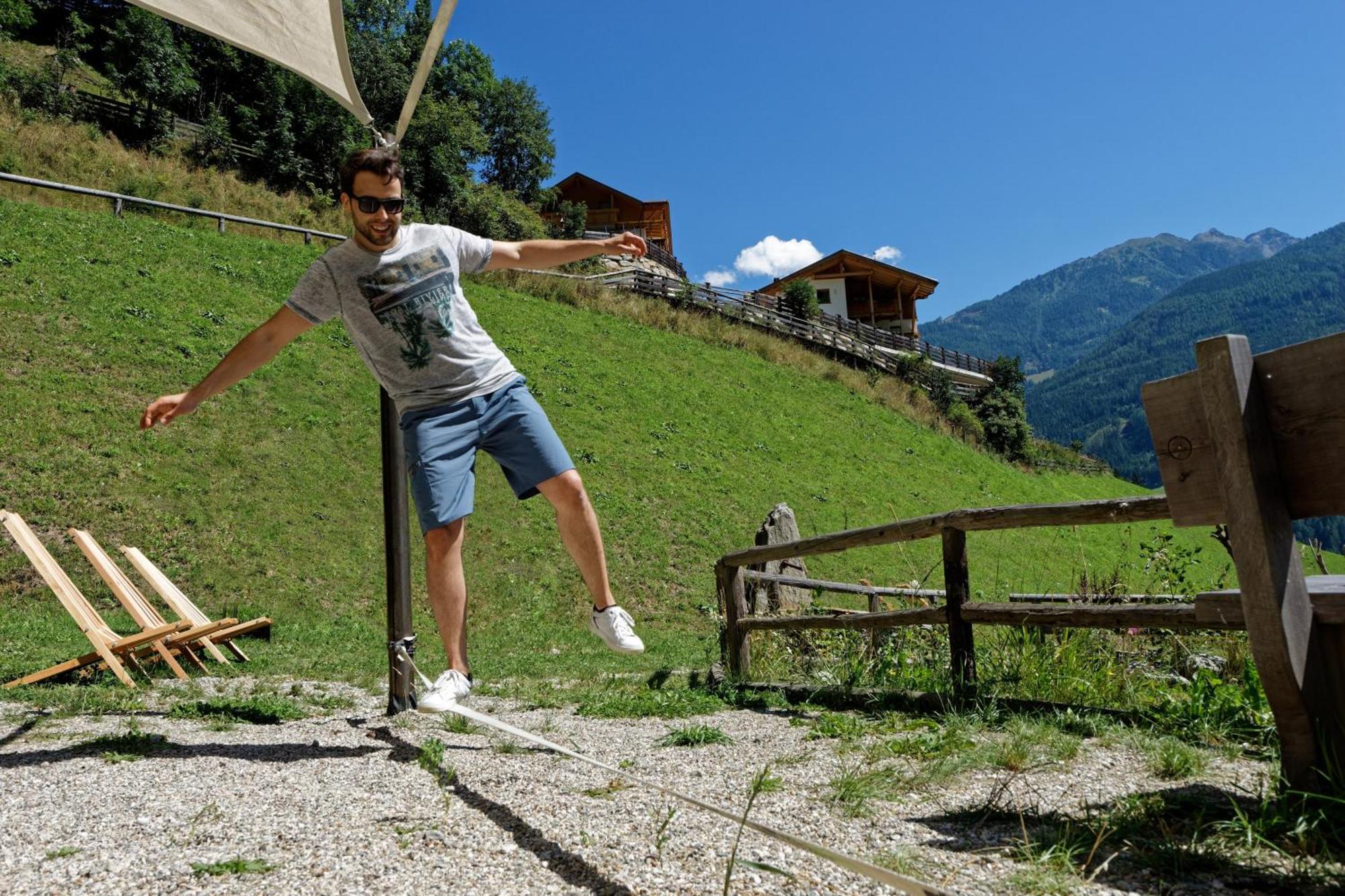 Enzianhof - Nature Apartments Ahrntal Bagian luar foto
